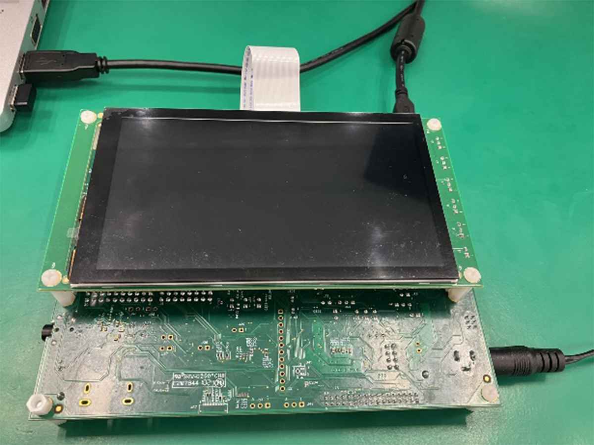 「1.GUI Guiderでプロジェクトインポート後またはUI作成完了後に、EVK（今回はMIMXRT1170-EVKB）とPCをUSBケーブルで接続して、EVKに電源を入れます。」：イメージ