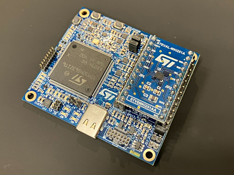 マザー・ボードのDIL24ソケットにアダプタ・ボードを挿し込んだ状態