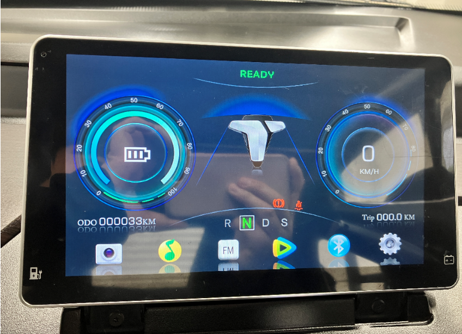 バッテリー残量（SOC）と、スピードを表示写真