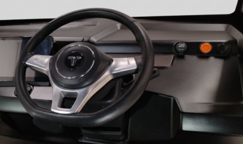 ハンドルには同社のロゴが表示されている写真